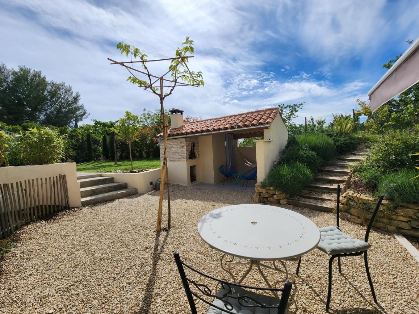 Lauris Myluberon-Appartement Au Pied Du Luberon מראה חיצוני תמונה